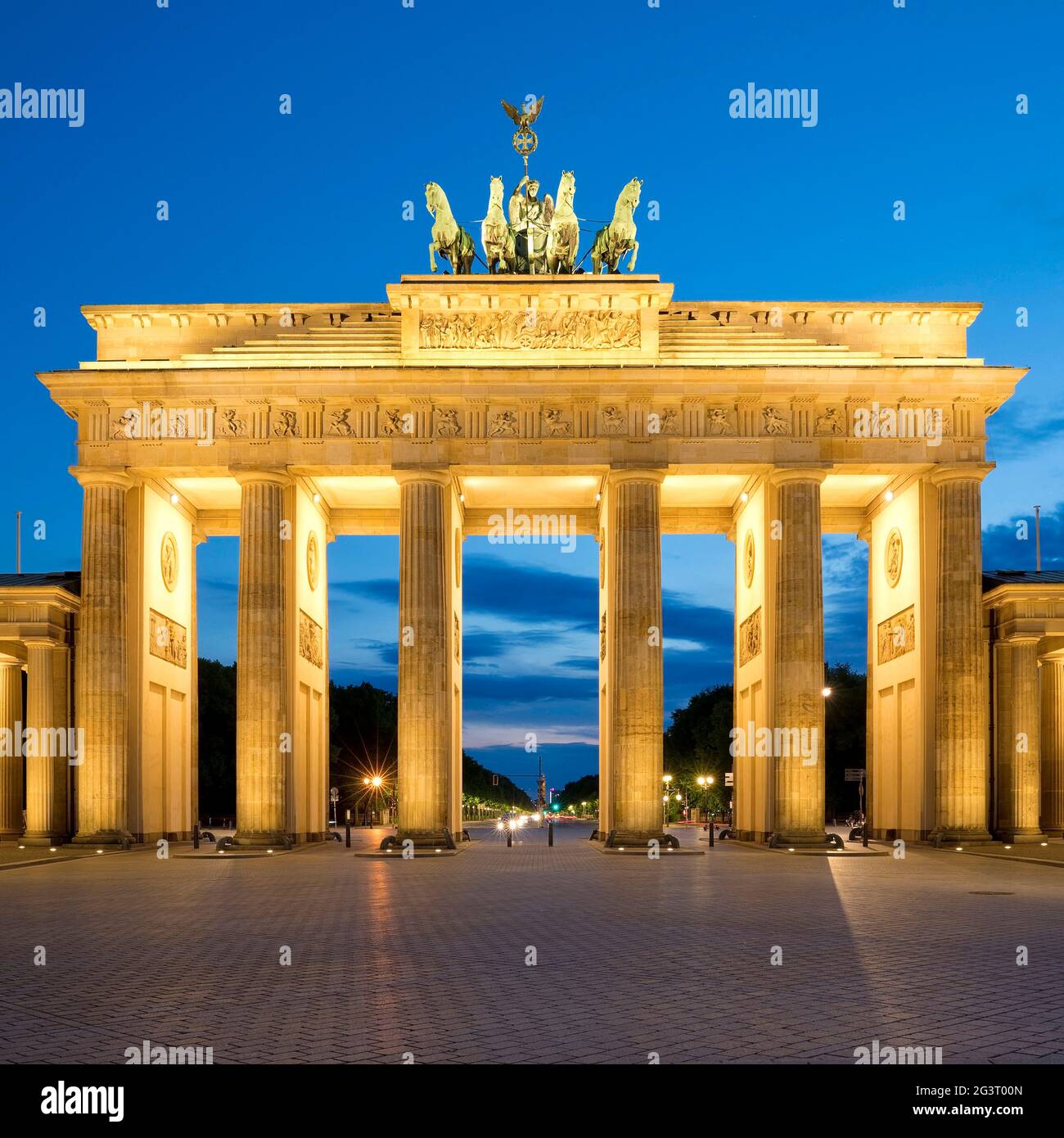 Illuminated Brandenburger Tor on the Pariser Platz (Paris Square) in the evening, Germany, Berlin Stock Photo