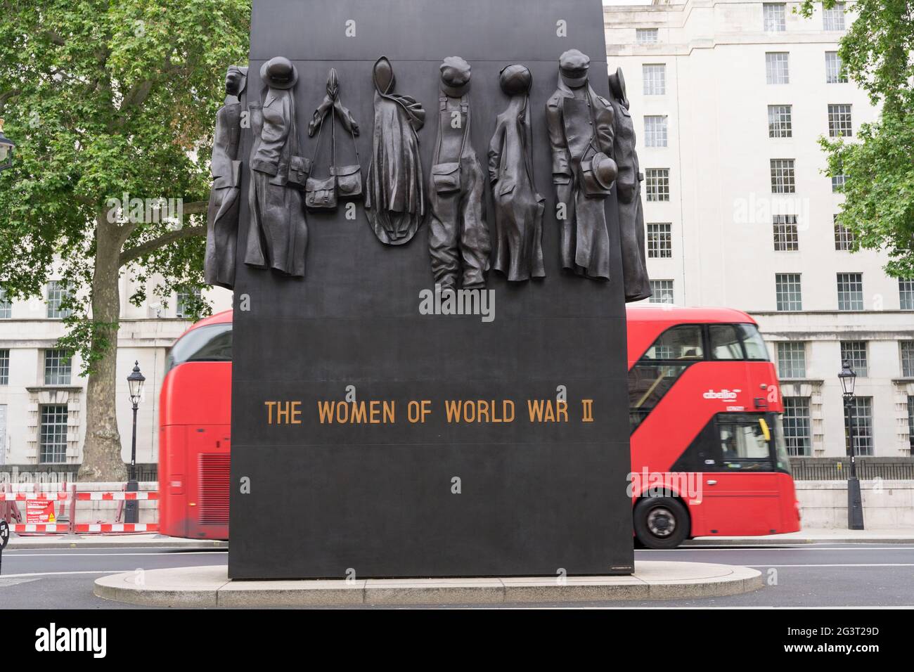 World war ii statue hi-res stock photography and images - Alamy