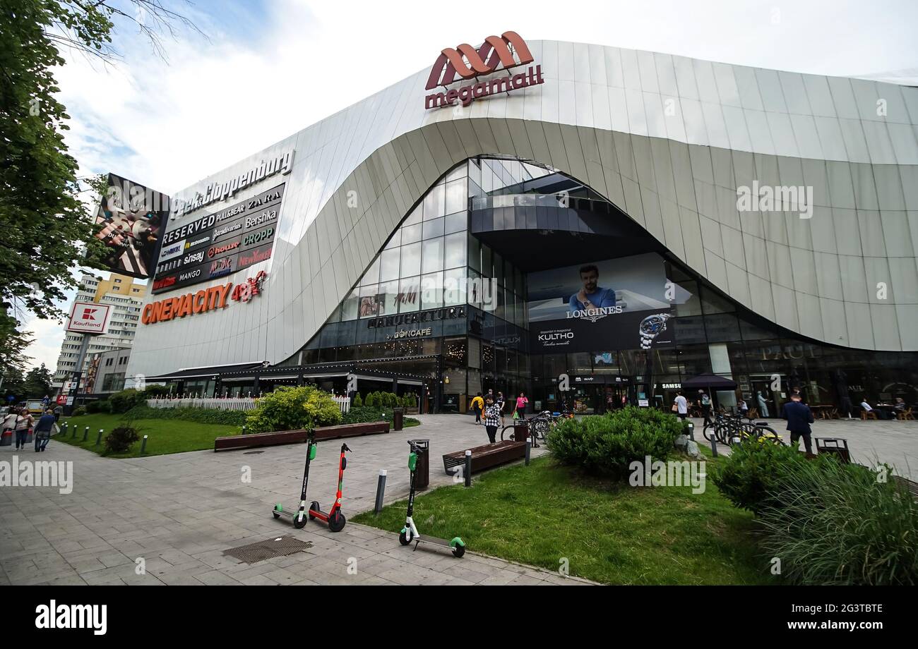 Mega mall bucharest hi-res stock photography and images - Alamy