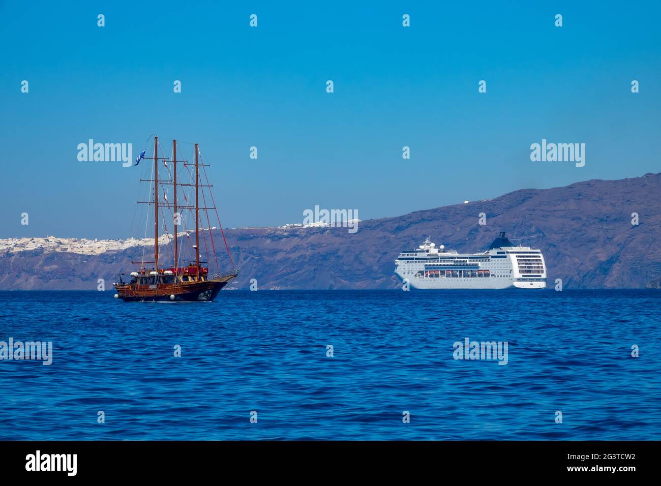 Modern cruise ship hi-res stock photography and images - Alamy