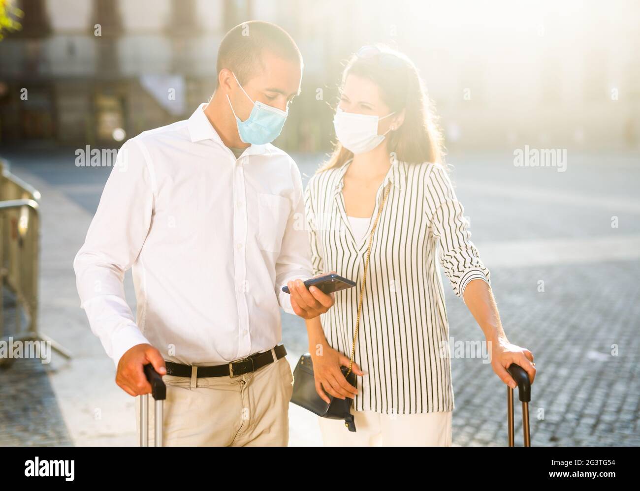 Pair disposable medical masks hi-res stock photography and images - Alamy