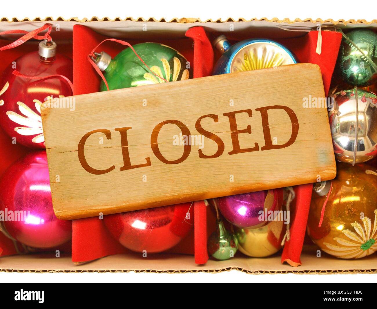Christmas baubles with closed sign for lockdown Stock Photo Alamy