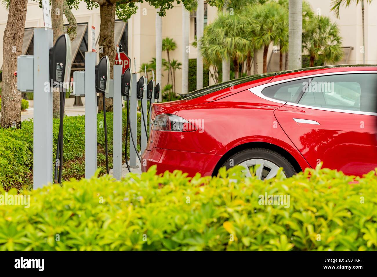 Electric cars plugged into a charging station in Florida Stock Photo