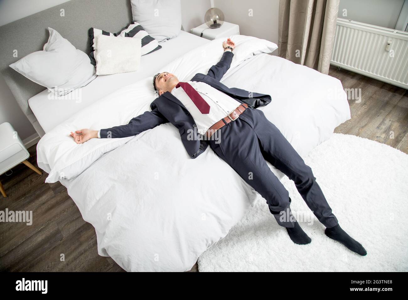 Hamburg, Germany. 02nd Oct, 2020. To the Theme Service Report by Amelie Breitenhuber June 18, 2021: More time off, less stress: for many, the idea of a four-day workweek is the solution to a more satisfying professional life. Credit: Christin Klose/dpa-tmn/dpa/Alamy Live News Stock Photo