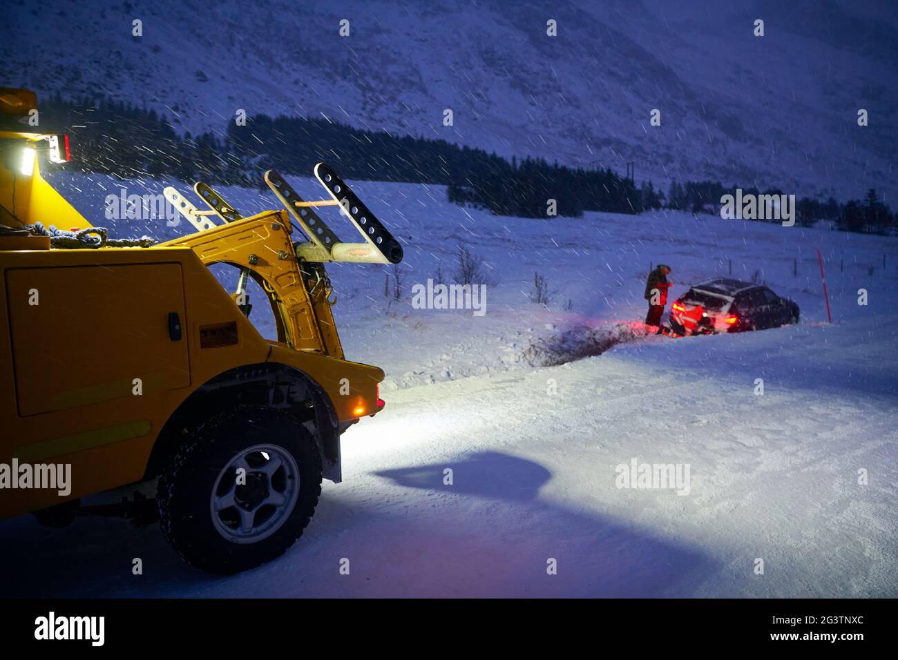 Car being towed after accident in snow storm Stock Photo Alamy