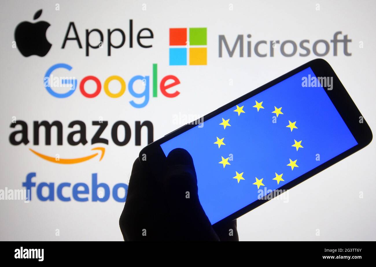 Google facebook logos hi-res stock photography and images - Alamy