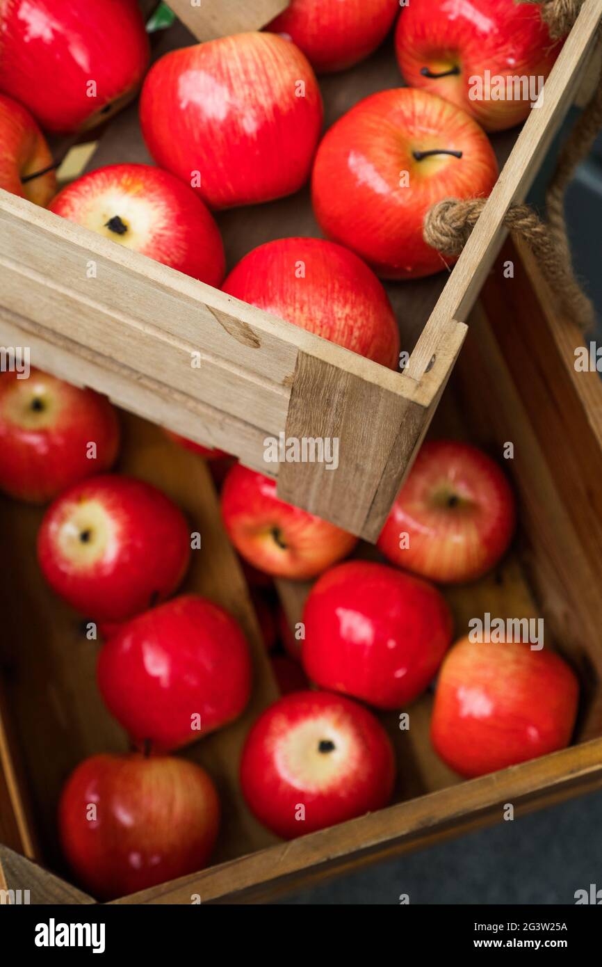 Wooden crate box full of fresh red apples Stock Photo - Alamy