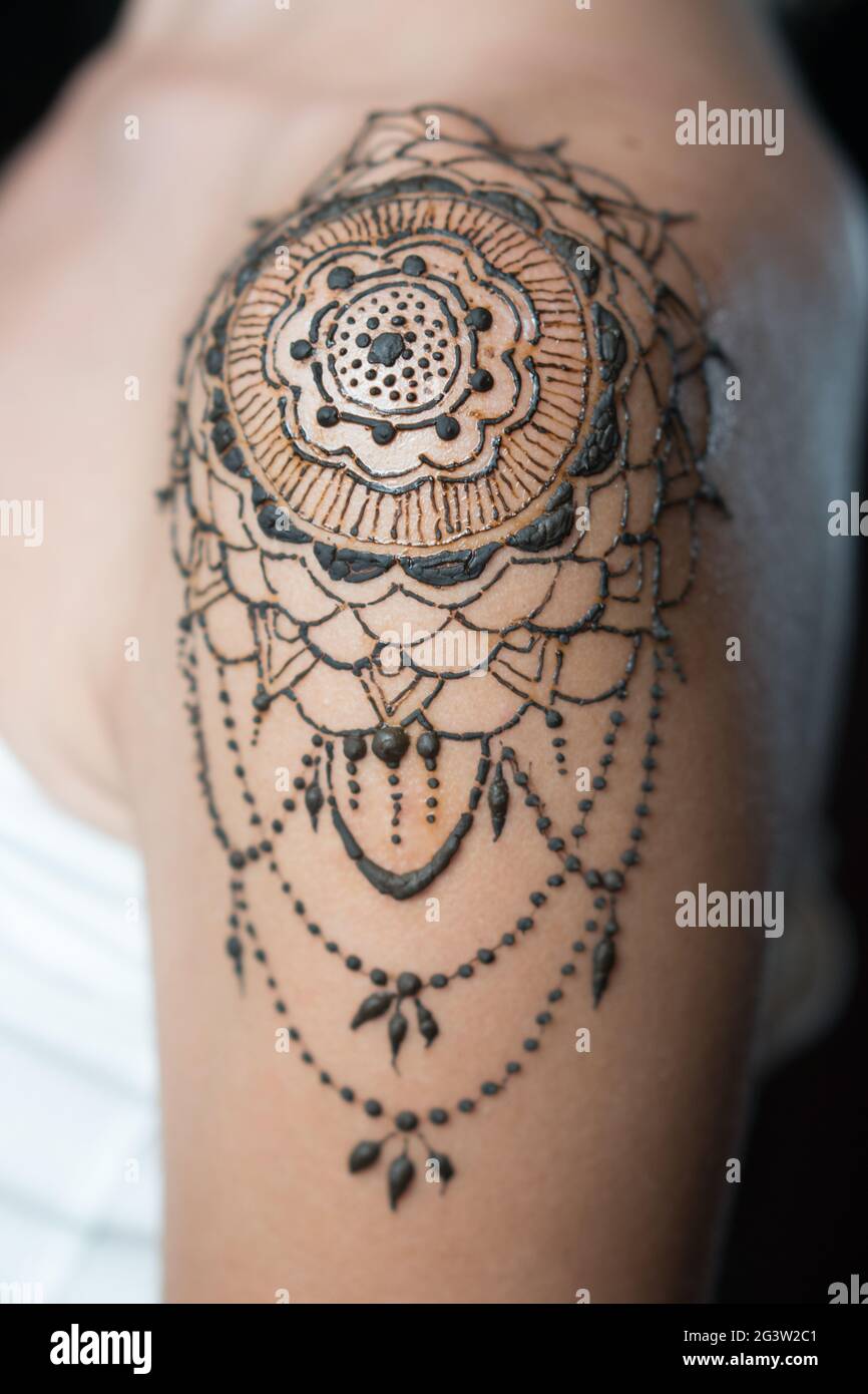glaryyears 15 Sheets Henna Flower Temporary Tattoos for Women Mandala Rose  Fake Tattoo Stickers Waterproof on Wrist Arm Shoulder Underboob Body Art  47x75  Amazonin Beauty