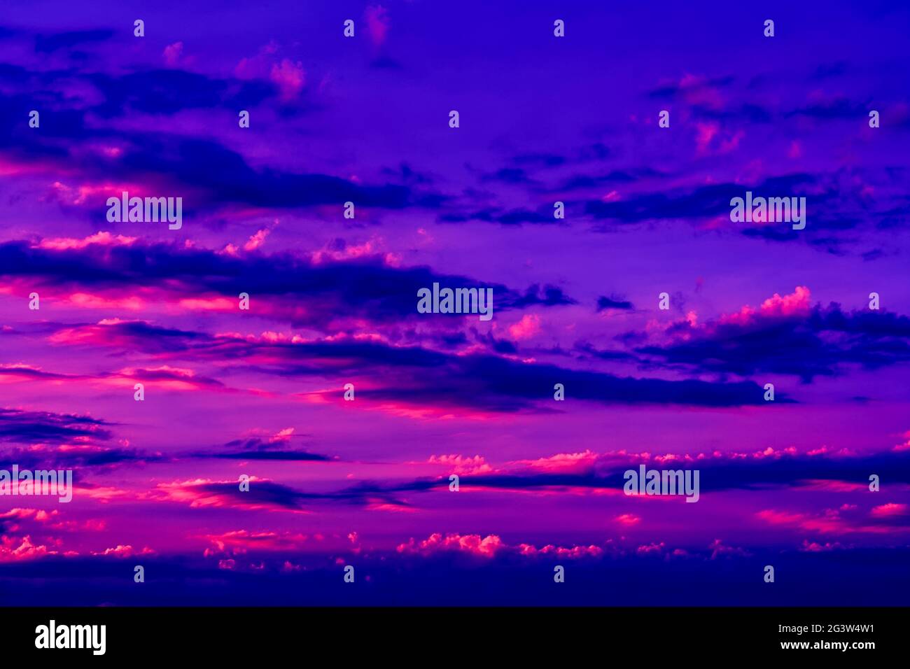 Beautiful pink and purple sky with clouds hi-res stock photography and ...