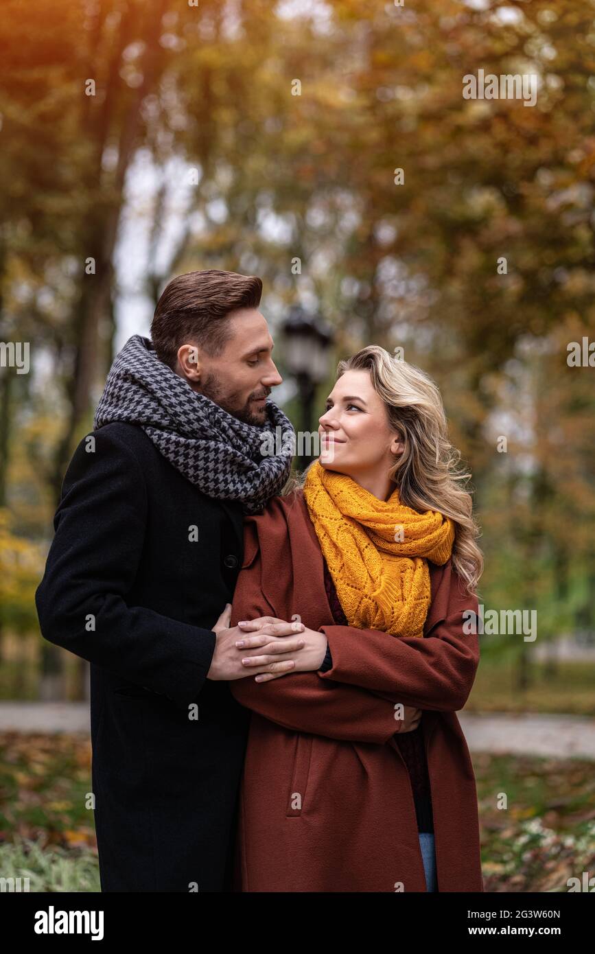 Woman man hug smile hi-res stock photography and images - Alamy