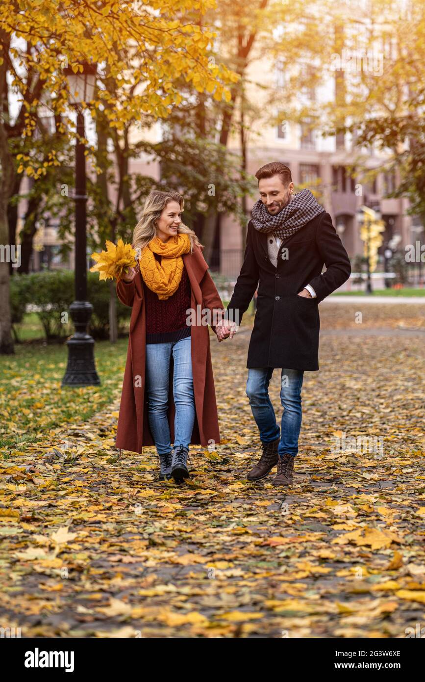 in-love-couple-holding-hands-walking-in-the-golden-autumn-park-outdoor