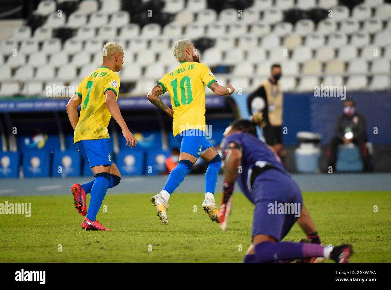 Rio de Janeiro, Brazil. 17th June, 2021: Brazil's Neymar, right, celebrates with teammate Richarlison after scoring his side's 2nd goal during a Copa America soccer match against Peru at Nilton Santos stadium in Rio de Janeiro, Brazil 17 Jun 2021 Credit: Andre Paes/Alamy Live News Stock Photo