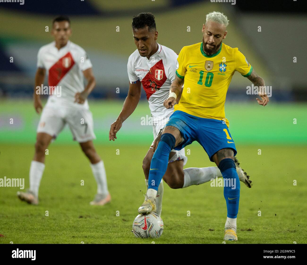Rio de Janeiro, Brazil. June 17th 2021; Copa America, Brazil versus Peru; Neymar of Brazil and Renato Tapia of Peru Credit: Action Plus Sports Images/Alamy Live News Stock Photo
