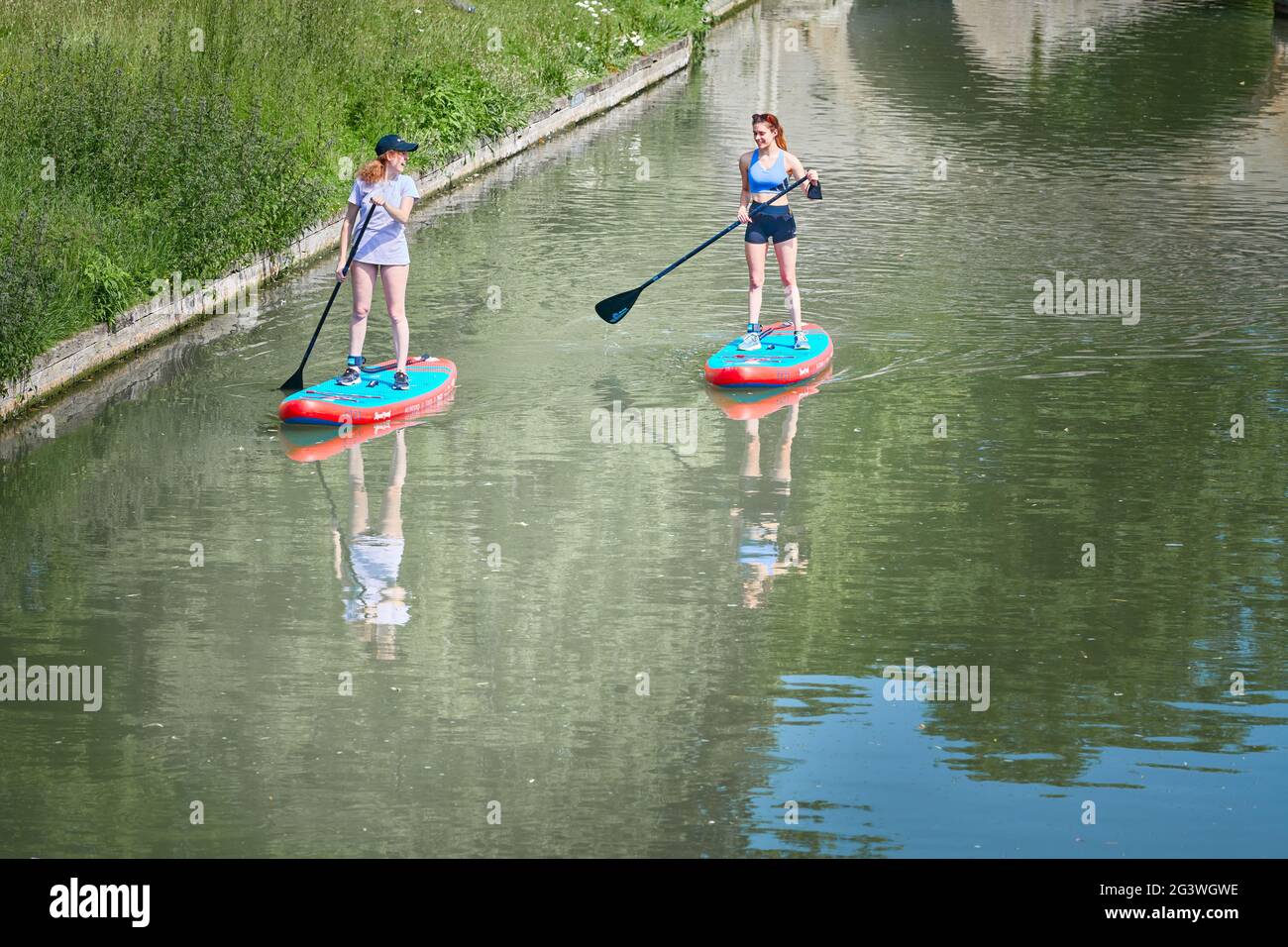 Paddle board on river cam hi-res stock photography and images - Alamy