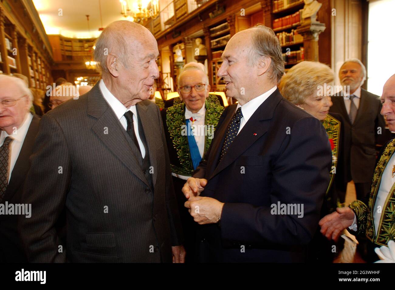 FRANCE. PARIS (75) 6TH ARR. INSTITUTE OF FRANCE. THE ACADEMICIANS' HEADQUARTERS. A MEETING BETWEEN THE AGA KAHN AND VALERY GISCARD D'ESTAING INSIDE TH Stock Photo