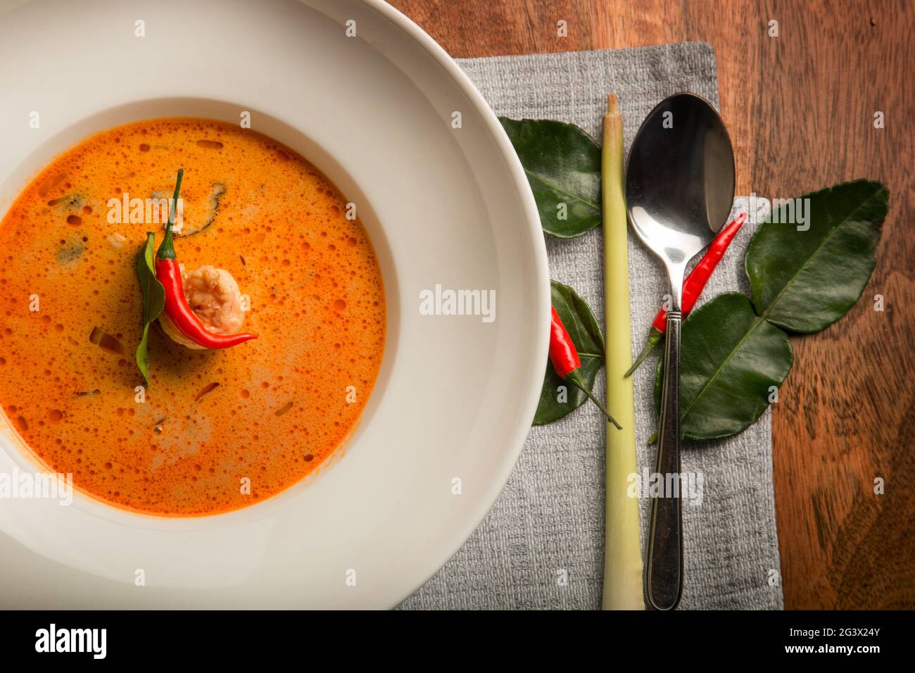 https://c8.alamy.com/comp/2G3X24Y/hot-soup-with-meat-and-vegetables-traditional-russian-meat-soup-bread-spices-and-salt-2G3X24Y.jpg