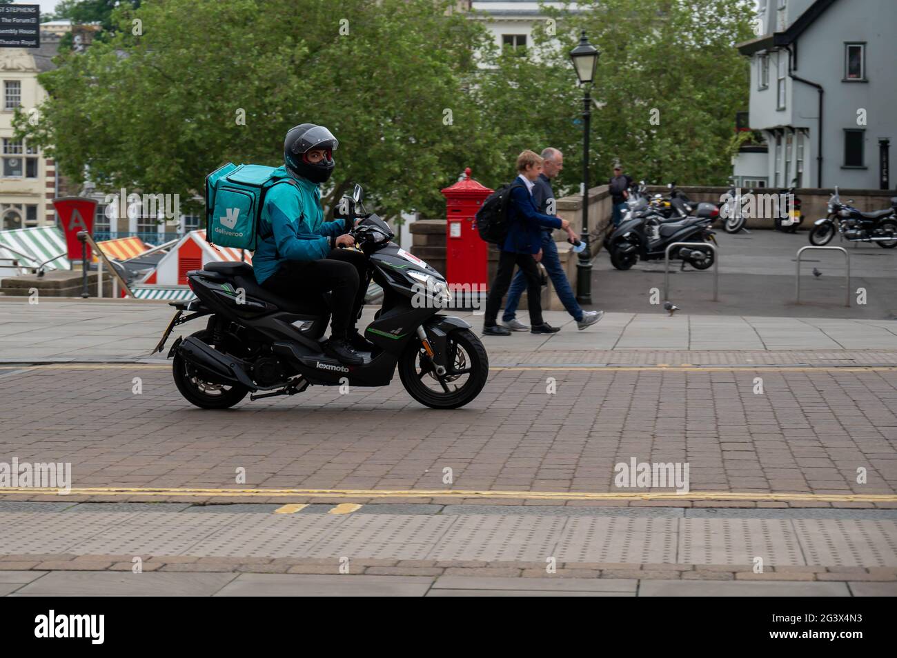 Pay on delivery hi-res stock photography and images - Alamy