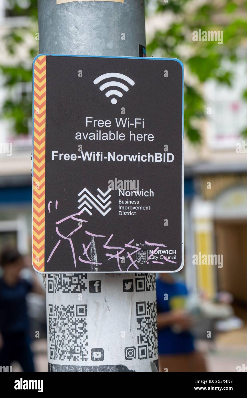 A  close up sign on a Norwich city centre lampost saying ' free wi-fi available here ' Stock Photo