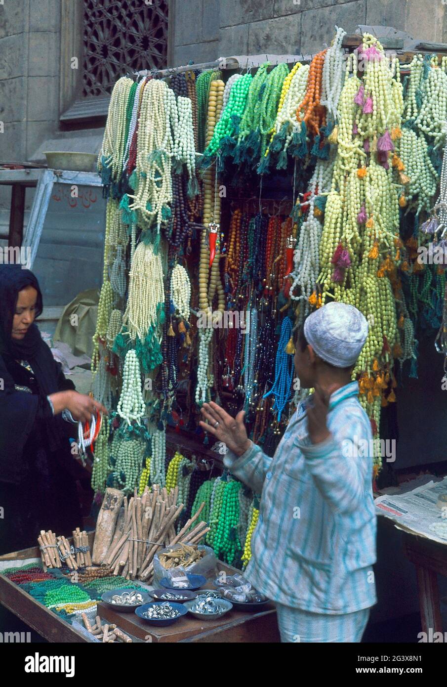 BARRIO GHURIYA-PUESTO AMBULANTE DE COLLARES - FOTO AÑOS 70. Location ...