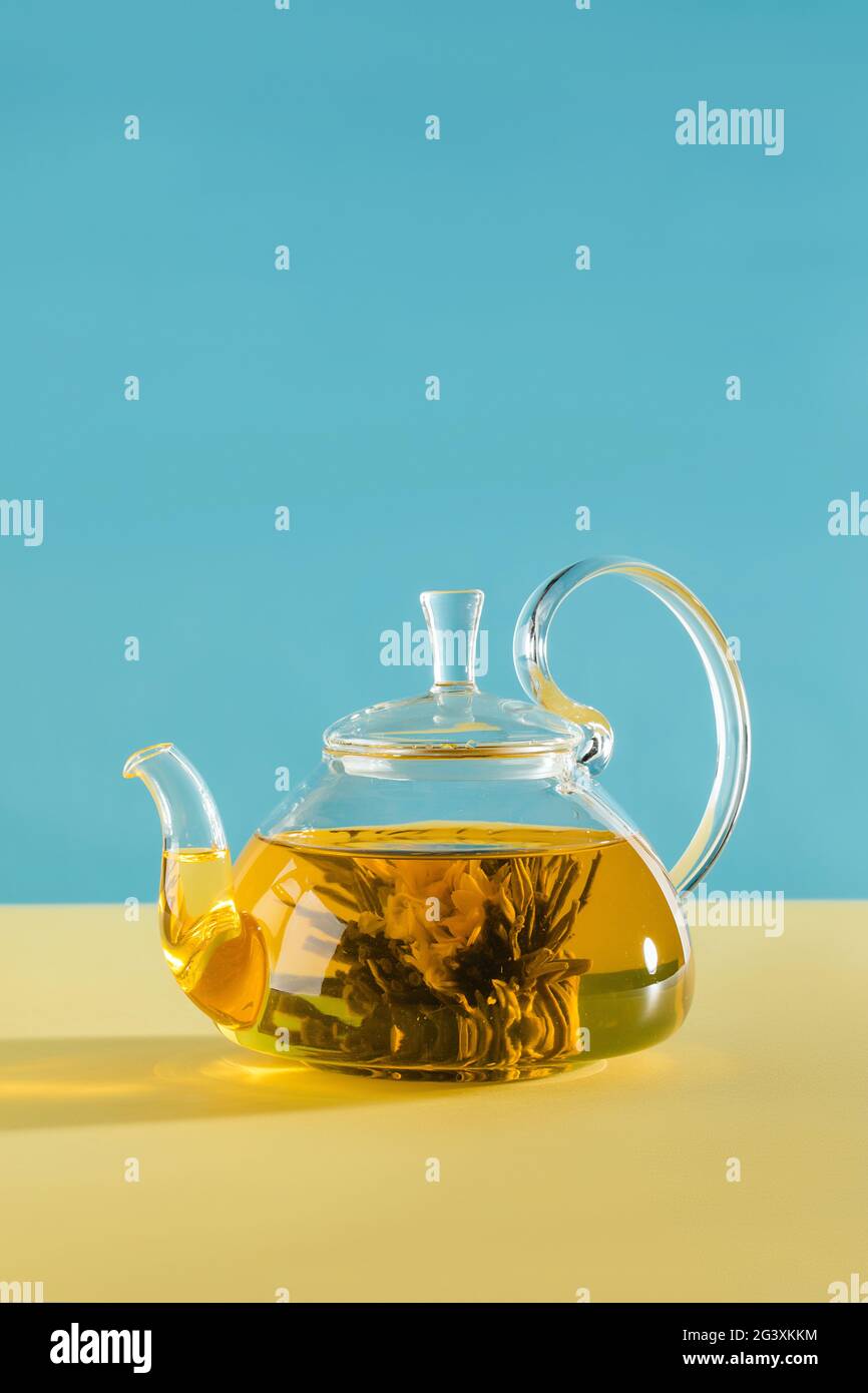 Green tea. Blooming flower in glass teapot Stock Photo Alamy