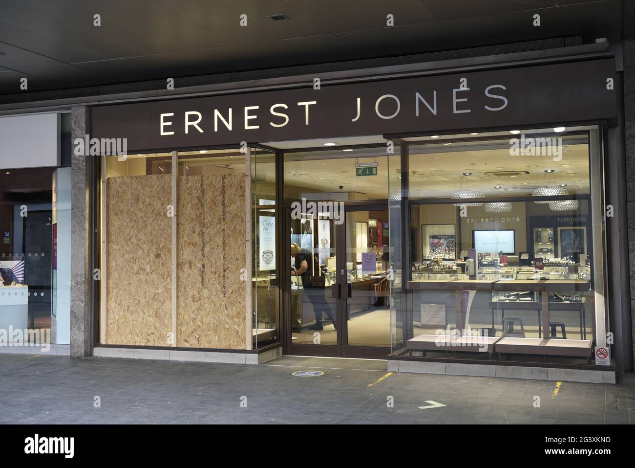 Ernest jones shop store closures