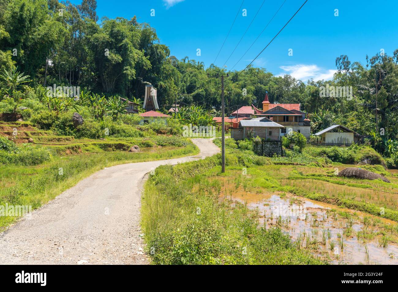 Dirt road thorough a village in the mountains of Tana Toraja on Sulawesi Stock Photo