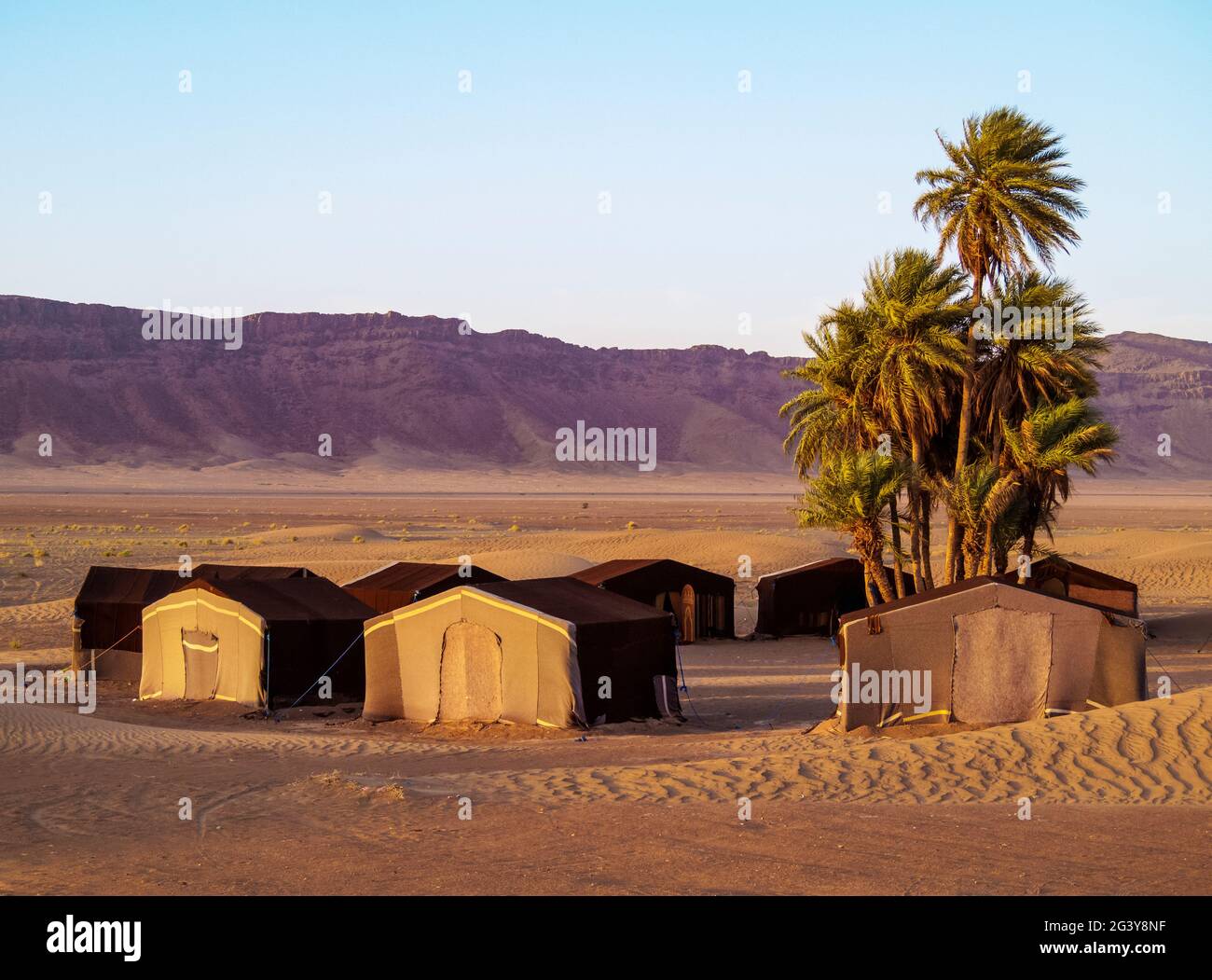 berber-oasis-camp-at-zagora-desert-sunrise-draa-tafilalet-region