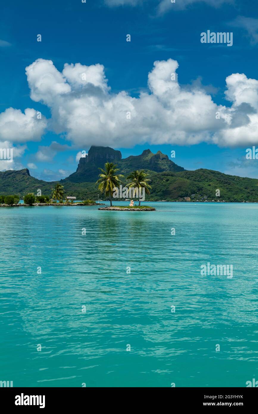 Tiki at bora bora island hi-res stock photography and images - Alamy