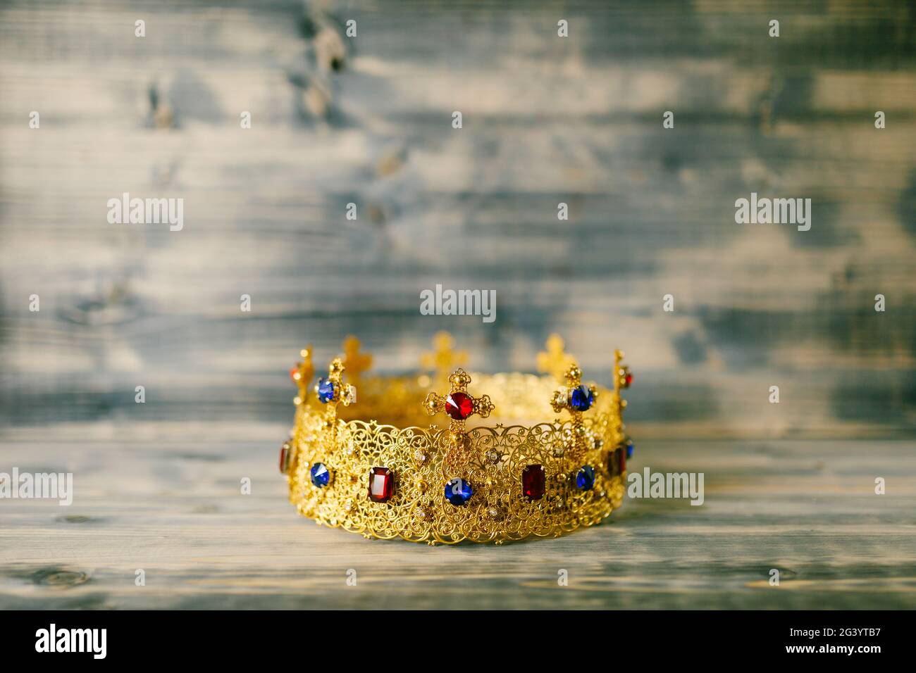 Vintage jeweled crown hi-res stock photography and images - Alamy