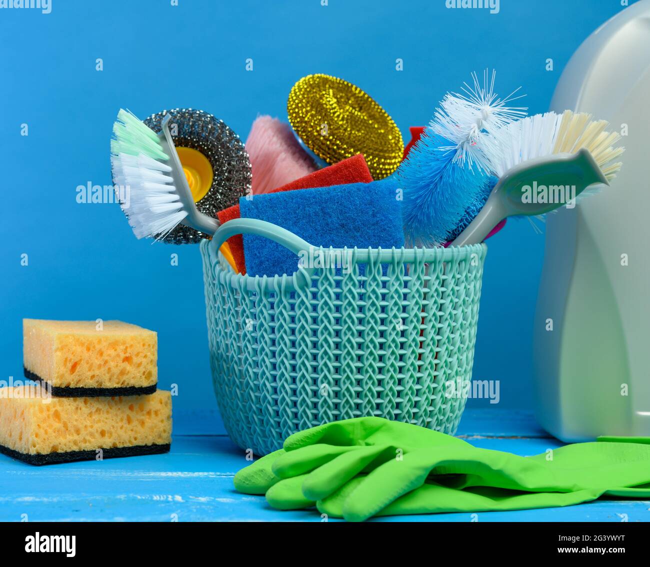 https://c8.alamy.com/comp/2G3YWYT/blue-plastic-basket-with-brushes-sponges-and-rubber-gloves-for-cleaning-2G3YWYT.jpg