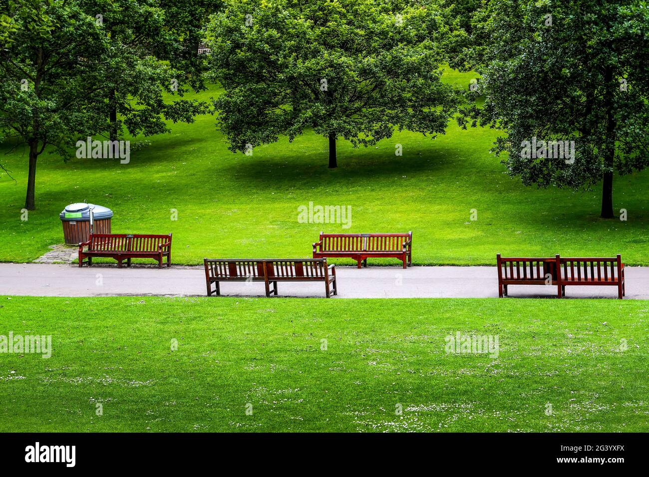 Empty green grass pathway hi-res stock photography and images - Alamy