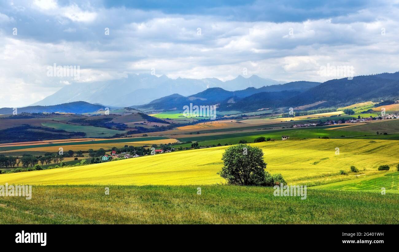 Picturesque mountain scenery hi-res stock photography and images - Alamy