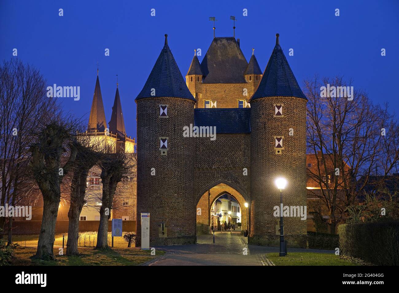 Klever Tor with the steeples of St. Viktor in the evening, Xanten, Lower Rhine, Germany, Europe Stock Photo