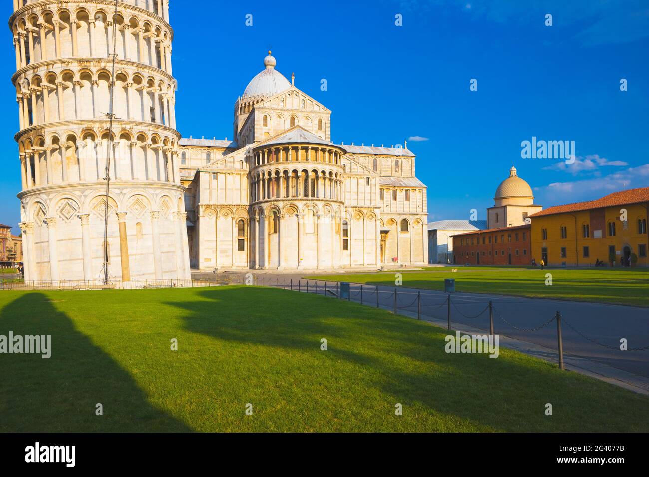 The leaning Tower of Pisa beside the Cathedral, Pisa, Italy Stock Photo