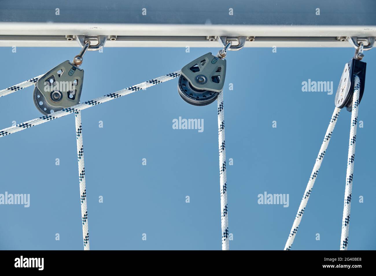 Cable pulleys hires stock photography and images Alamy