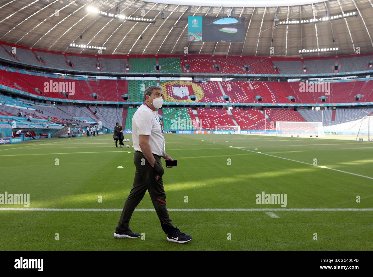 Munich, Germany. 18th June, 2021. Football: European Championship, Group F, final training Portugal before the match against Germany. Fernando Gomes, President of the Portuguese Football Association, walks through the Munich stadium. Credit: Christian Charisius/dpa/Alamy Live News Stock Photo
