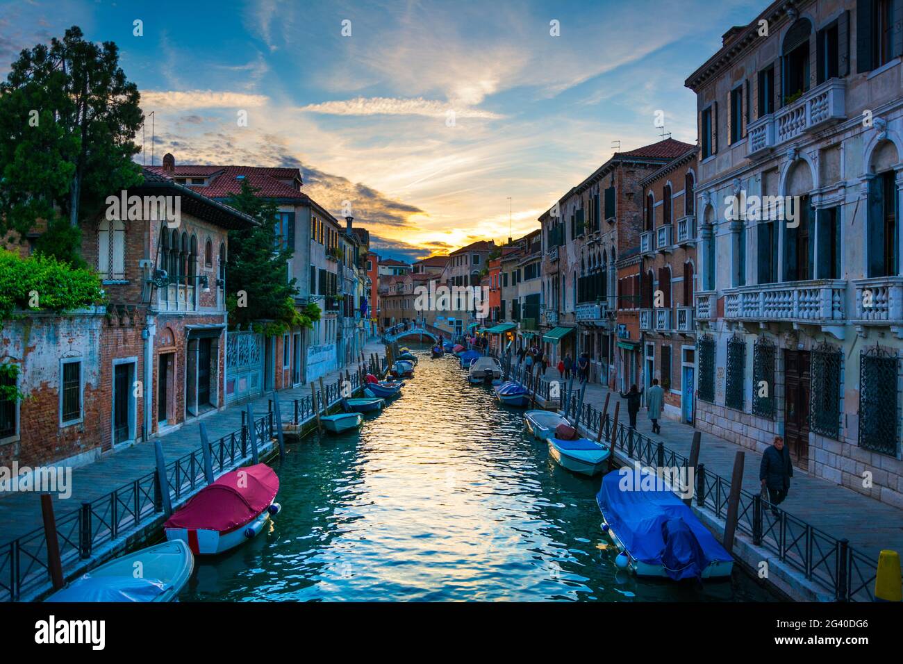 Urban venetian hi-res stock photography and images - Alamy