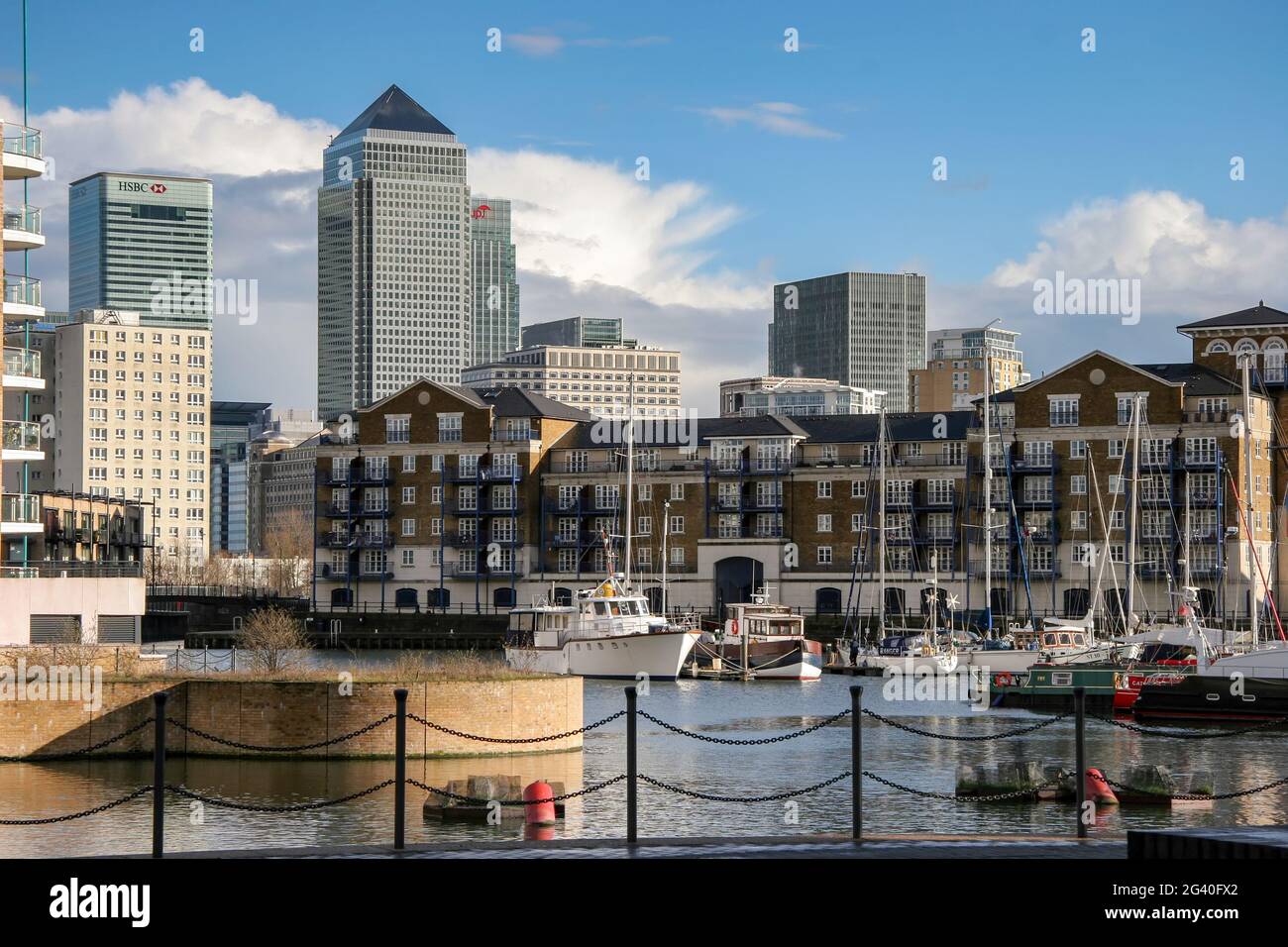 Canary wharf skyline sun hi-res stock photography and images - Alamy