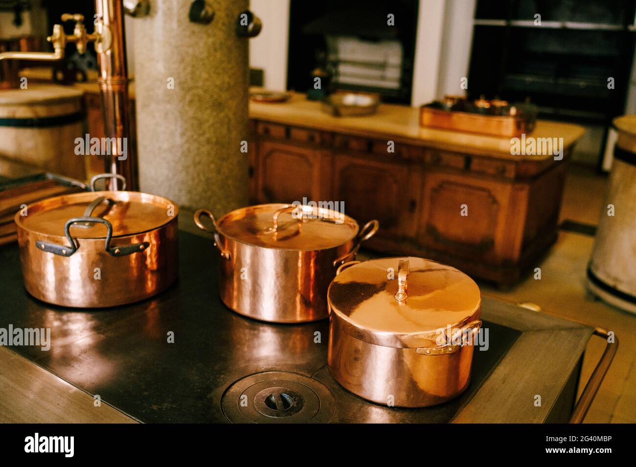Antique copper pots hires stock photography and images Alamy