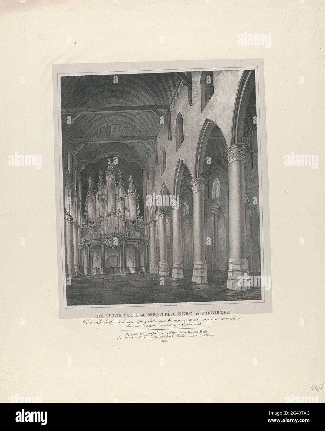 Interior of the Sint-Lievensmonsterkerk in Zierikzee, before the fire of 1832; The St. Lievens or Monster Church in Zierikzee. For a part of inside inside for her destruction, such as a part of 7 October 1832. Interior of the Sint-Lievensmonsterkerk in Zierikzee, in welfare, before the fire of 6 October 1832. View of the interior to the organ to the organ . The church has a wooden ceiling. On the right a side aisle, separated from the ship by columns. Stock Photo