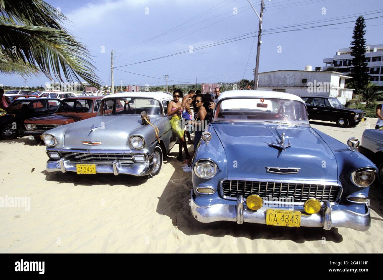 CUBA, HAVANA, OLD AMERICAN CAR ON THE PLAYA DEL ESTE Stock Photo