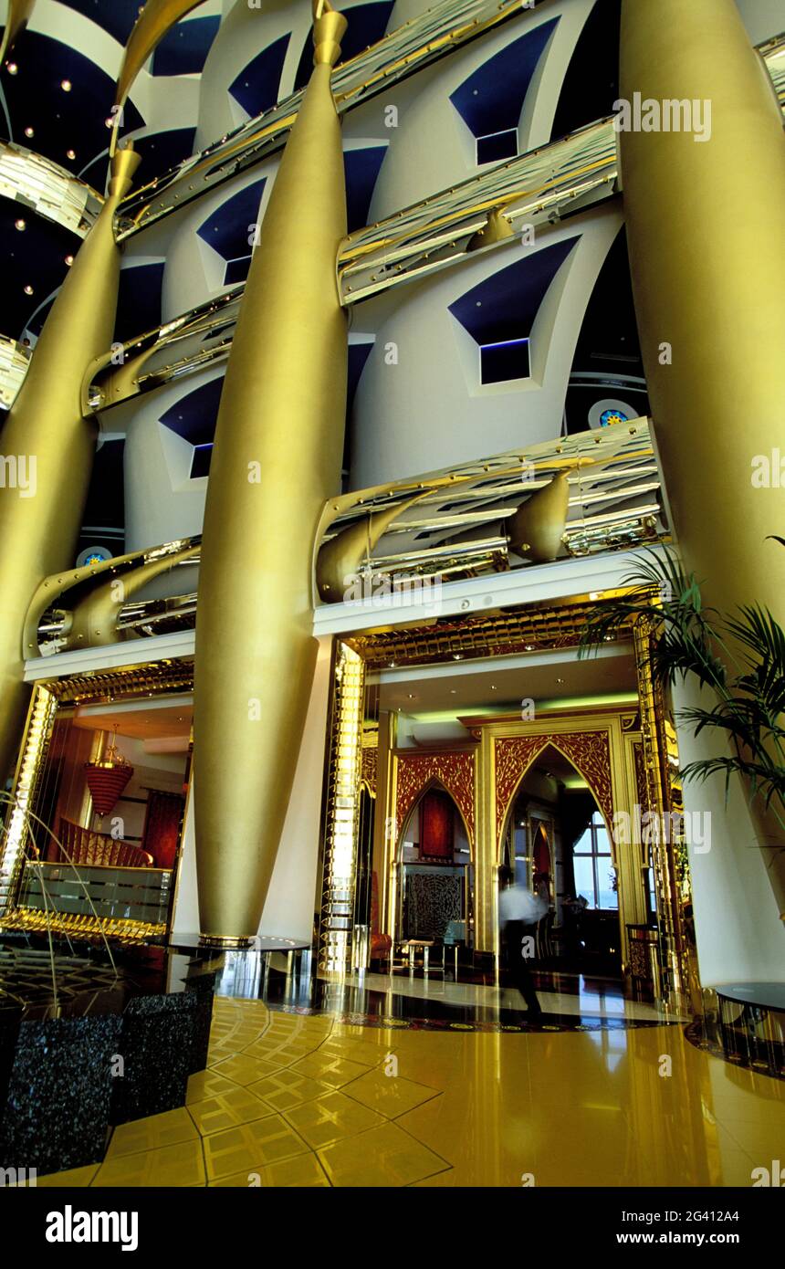 EMIRATES (UNITED ARAB EMIRATES) DUBAI. BURJ AL ARAB TOWER, (321M) ONE OF  THE HIGHEST AND LUXURIOUS HOTEL IN THE WORLD. THE LOBBY Stock Photo - Alamy