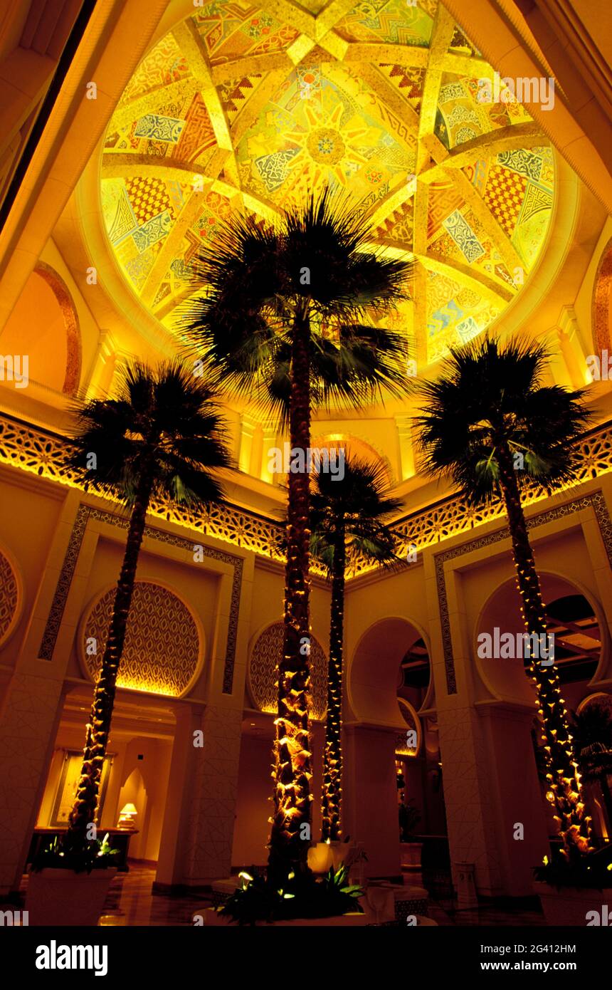 EMIRATES (UNITED ARAB EMIRATES) DUBAI. LUXURY LOBBY OF THE ONE & ONLY ROYAL MIRAGE HOTEL Stock Photo