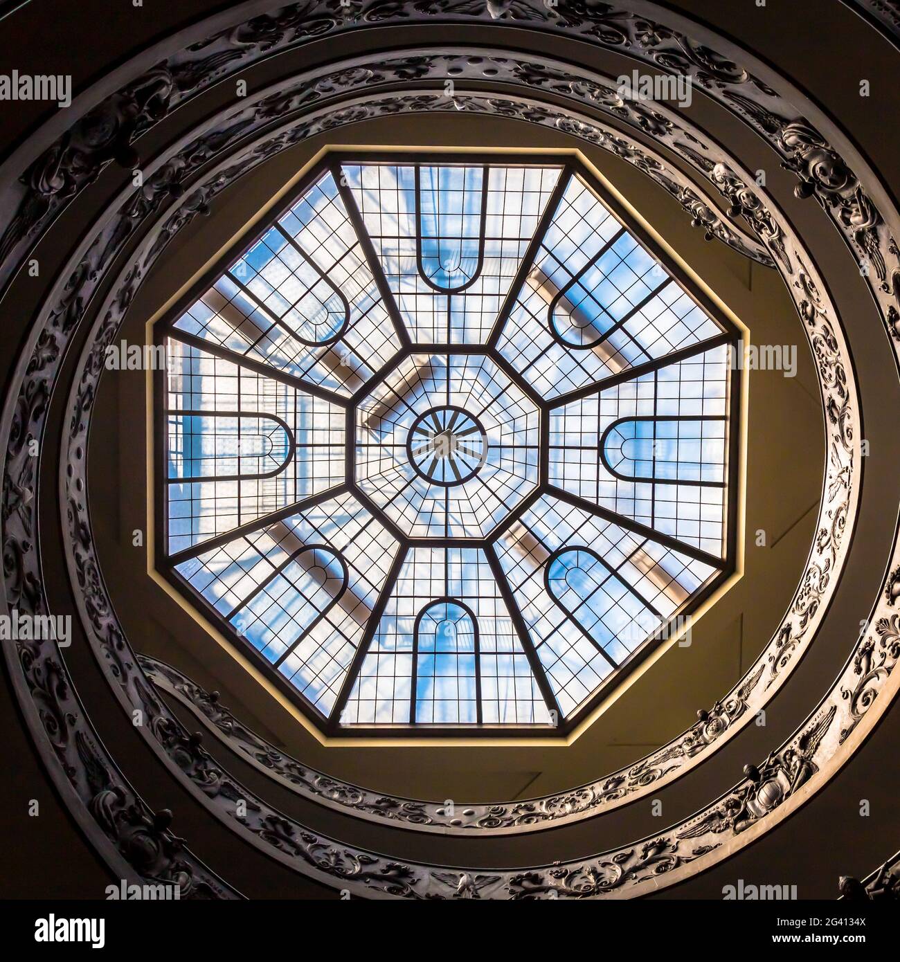 Museum ramp stairs hi-res stock photography and images - Alamy