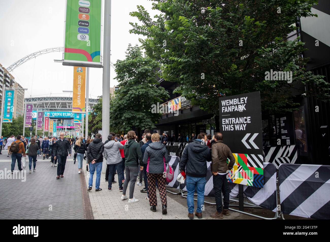 London England Uk 17th June 21 Football Fans Queue For The Wembley Fanpark Outside Wembley Stadium Ahead Of The Coronavirus Delayed Euro Group Match Between England And Scotland Credit Mark Hawkins Alamy Live