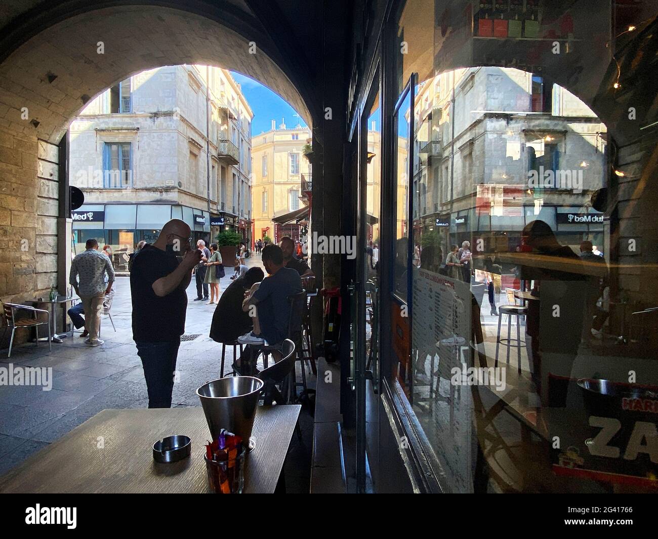 Bar Tabac de l´hotel de ville in Rue de la Tresorerie street in Nimes city center Gard Department, Languedoc-Roussilon, France Stock Photo