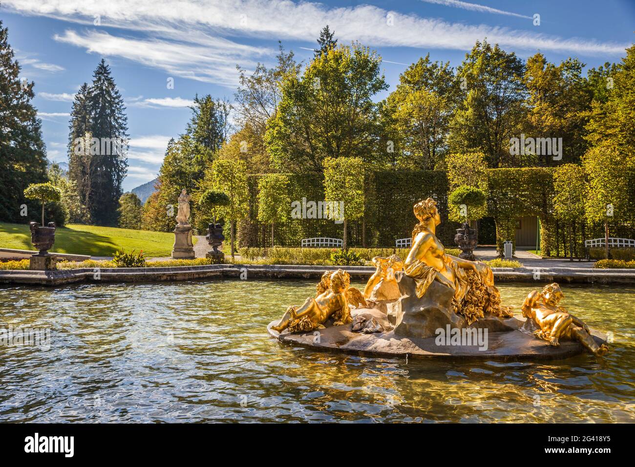 Fountain in front of Linderhof Palace, Ettal, Allgäu, Bavaria, Germany Stock Photo