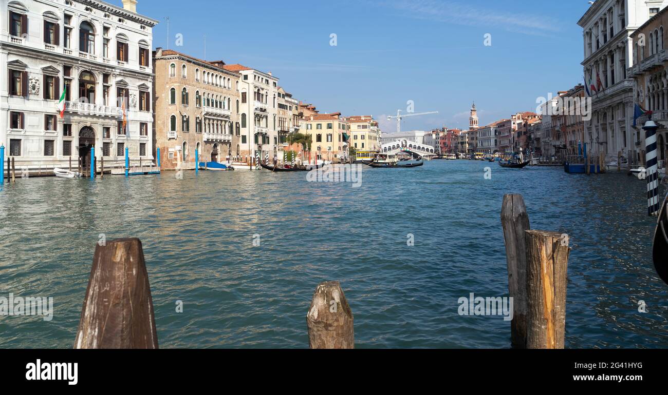 View towards the Rialto Bridge in Venice Stock Photo - Alamy