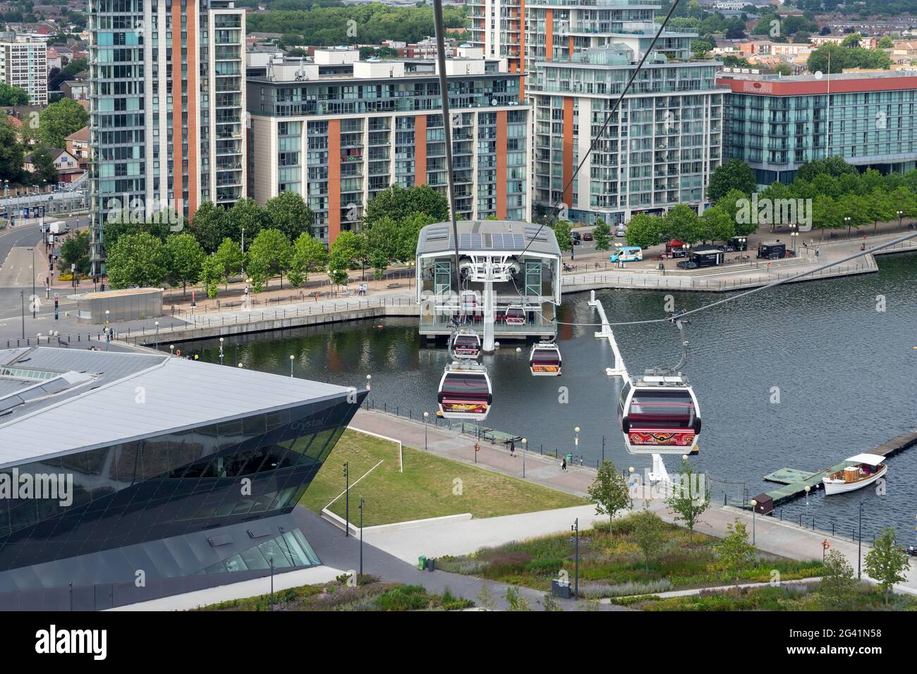 View of the London cable car over the River Thames Stock Photo Alamy