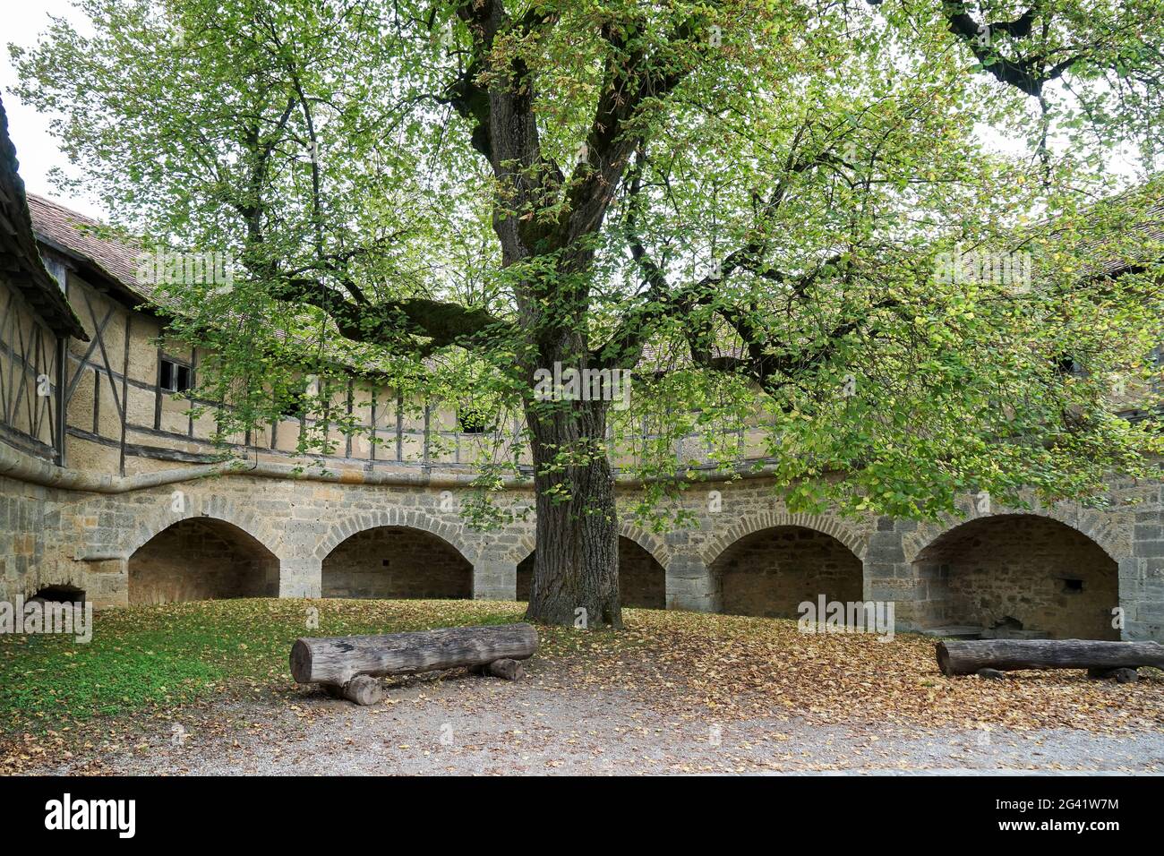 Old traditional courtyard door hi-res stock photography and images - Alamy